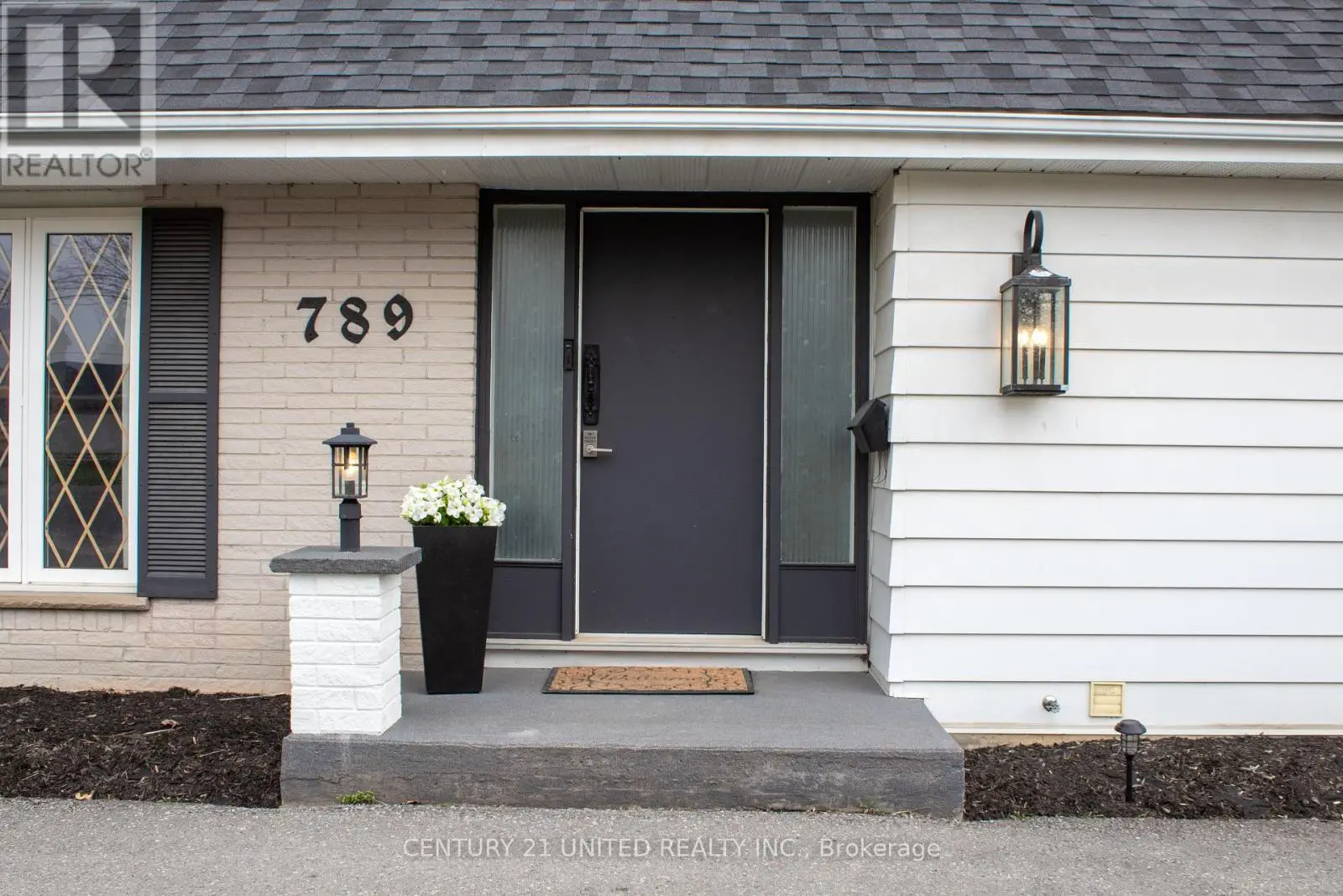 789 Parkhill Road W, Peterborough West, Ontario  K9J 7R5 - Photo 3 - X12111370