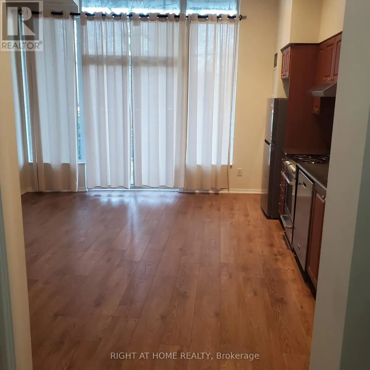115 - 231 Fort York Boulevard, Toronto, Ontario  M5V 1B2 - Photo 2 - C12068070