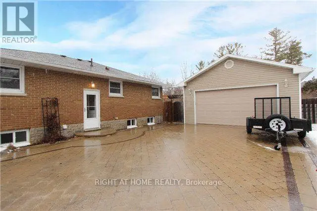 132 Winchester Road E, Whitby, Ontario  L1M 1X2 - Photo 3 - E12111822