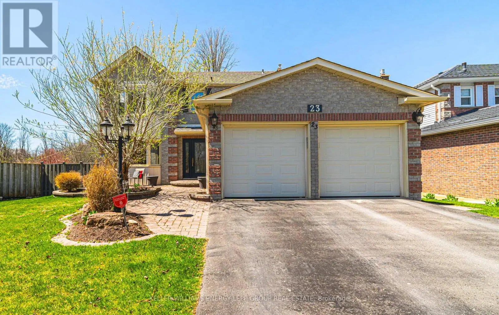 23 Rosewood Court, Whitby, Ontario  L1N 6Y6 - Photo 2 - E12111907