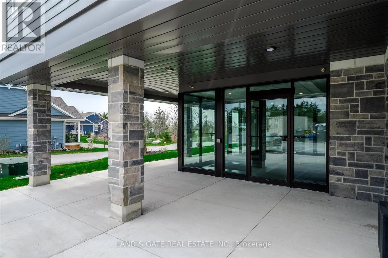 207 - 19 Hampton Lane, Selwyn, Ontario  K0L 2H0 - Photo 3 - X12111924