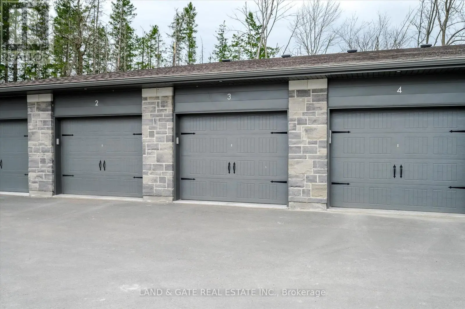Garage #3 - 19 Hampton Lane, Selwyn, Ontario  K0L 2B0 - Photo 1 - X12111937