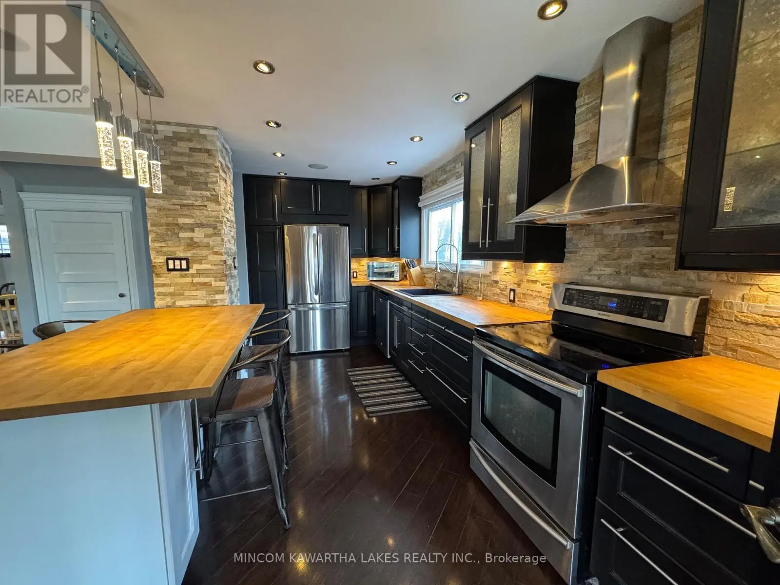 637 Little Street, Peterborough South, Ontario  K9J 4C4 - Photo 2 - X12029325