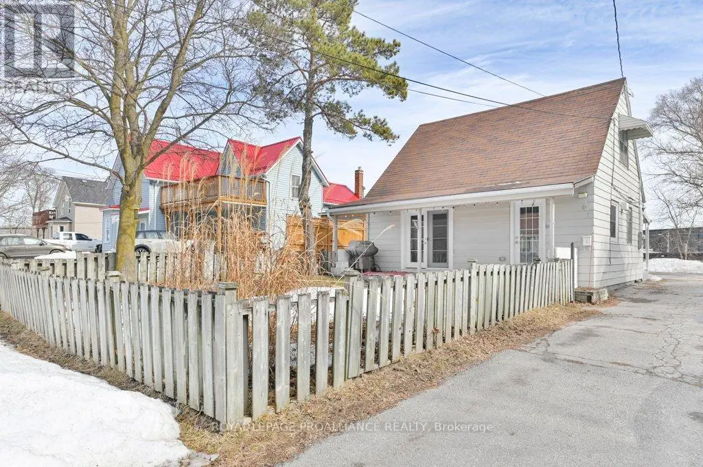 61 Delaney Street, Quinte West, Ontario  K8V 4L7 - Photo 2 - X12112109