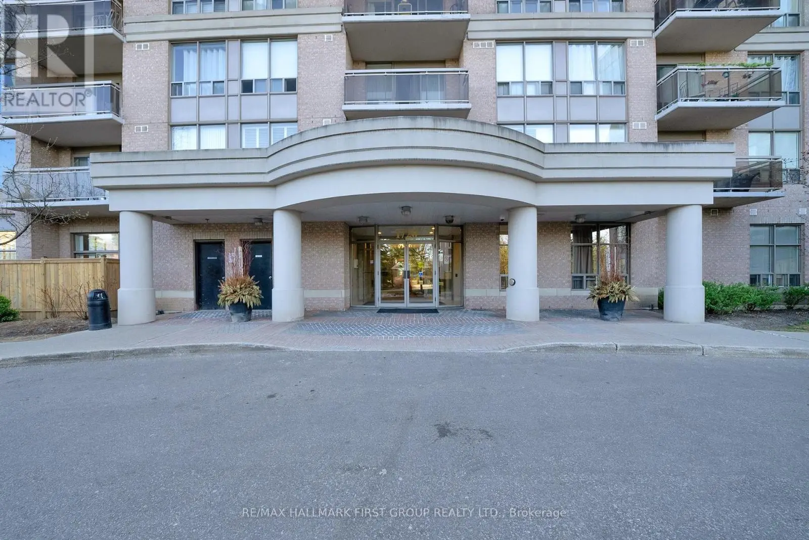 #515 - 1720 Eglinton Avenue E, Toronto, Ontario  M4A 2X8 - Photo 2 - C12112481