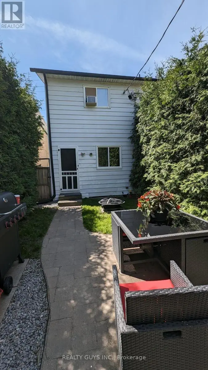 282 Mcdonnel Street, Peterborough Central, Ontario  K9H 2W5 - Photo 3 - X12073742