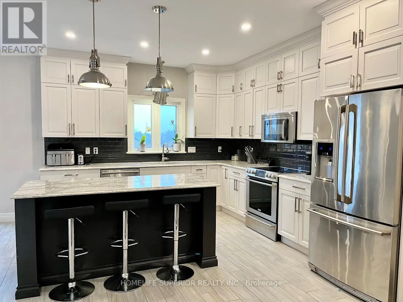 23 Crews Crescent, Quinte West, Ontario  K8V 0G4 - Photo 3 - X12113056