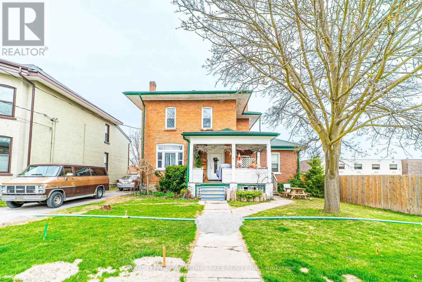 6 Glenelg Street W, Kawartha Lakes, Ontario  K9V 2T8 - Photo 1 - X12113272
