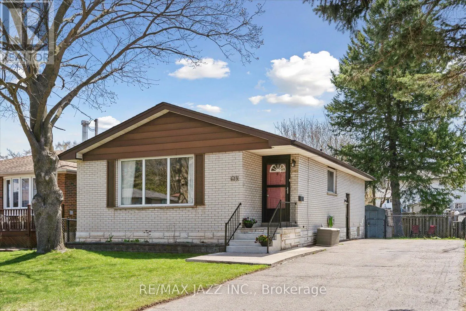 639 Athol Street E, Oshawa, Ontario  L1H 1M2 - Photo 1 - E12115044
