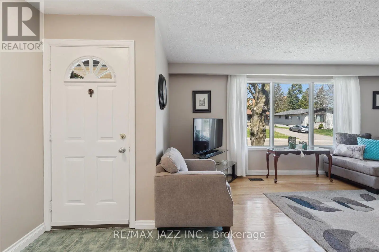 639 Athol Street E, Oshawa, Ontario  L1H 1M2 - Photo 2 - E12115044