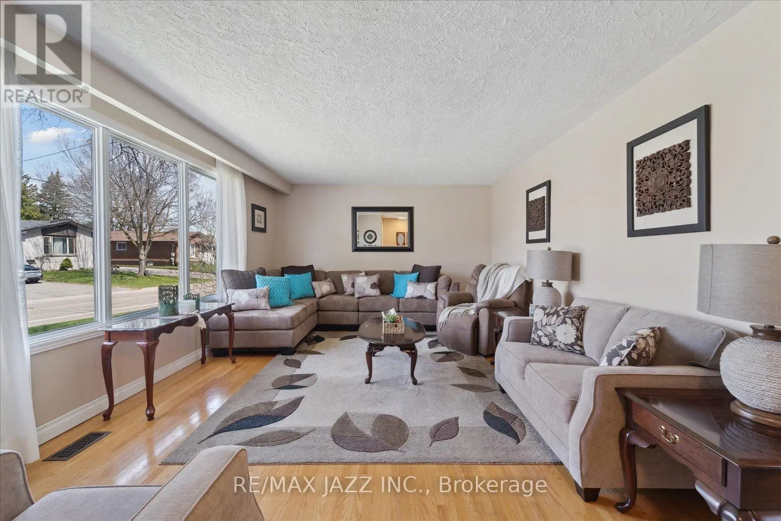 639 Athol Street E, Oshawa, Ontario  L1H 1M2 - Photo 3 - E12115044