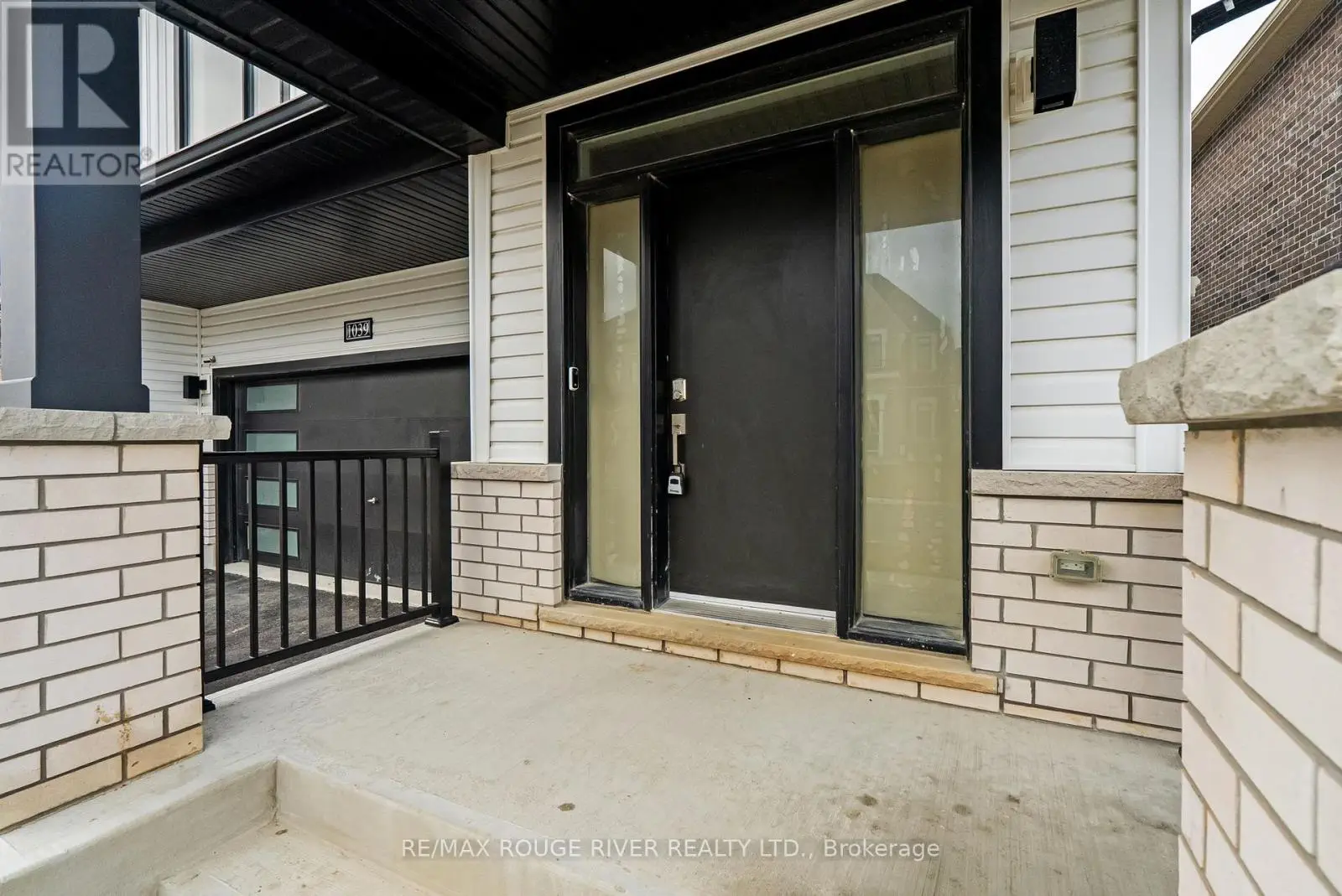 1039 Thompson Drive, Oshawa, Ontario  L1L 0V6 - Photo 3 - E12115518