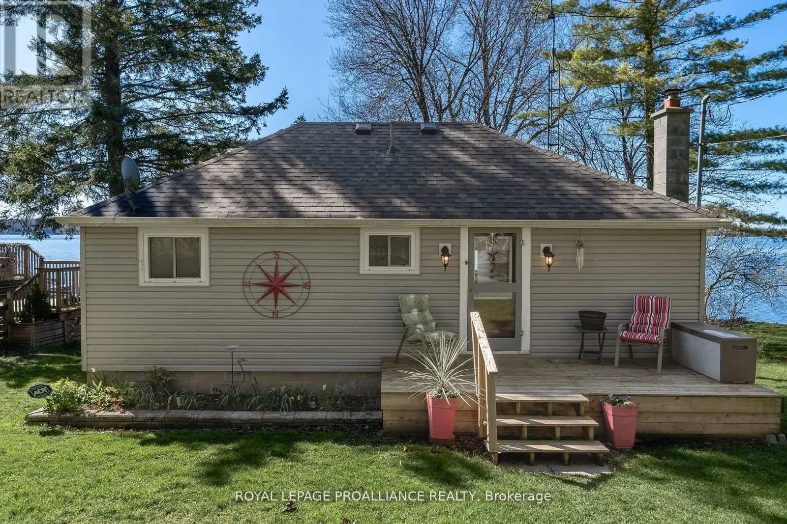 1051 Lakeside Drive, Prince Edward County, Ontario  K0K 1T0 - Photo 1 - X12115639