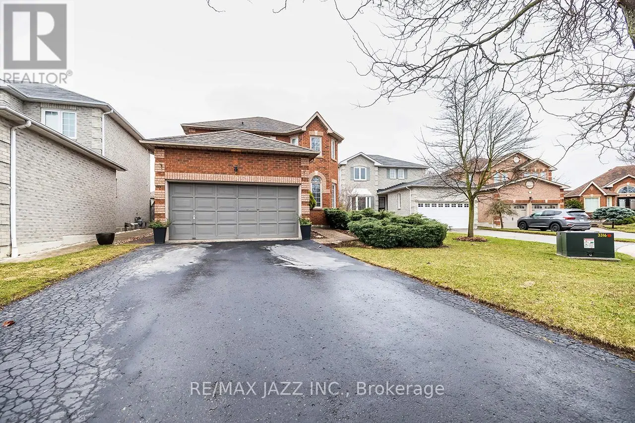 7 Barwick Court, Whitby, Ontario  L1N 9C2 - Photo 3 - E12116624
