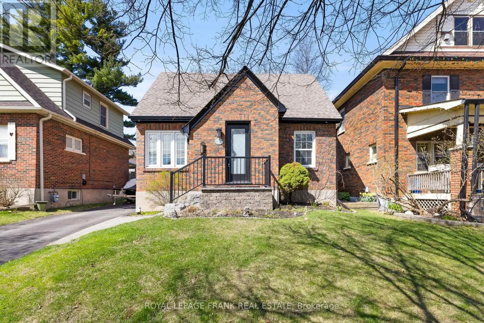 308 LESLIE STREET, Oshawa, Ontario