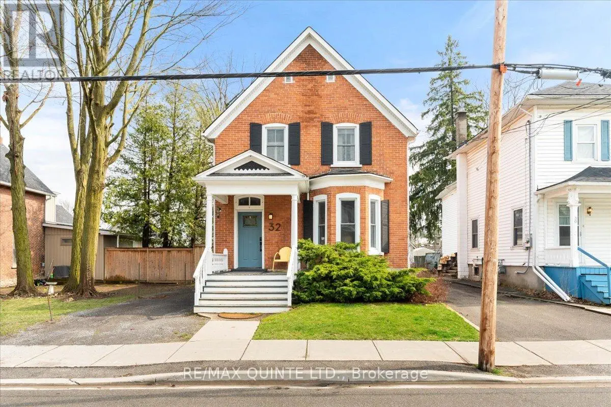 32 QUEEN STREET, Prince Edward County, Ontario
