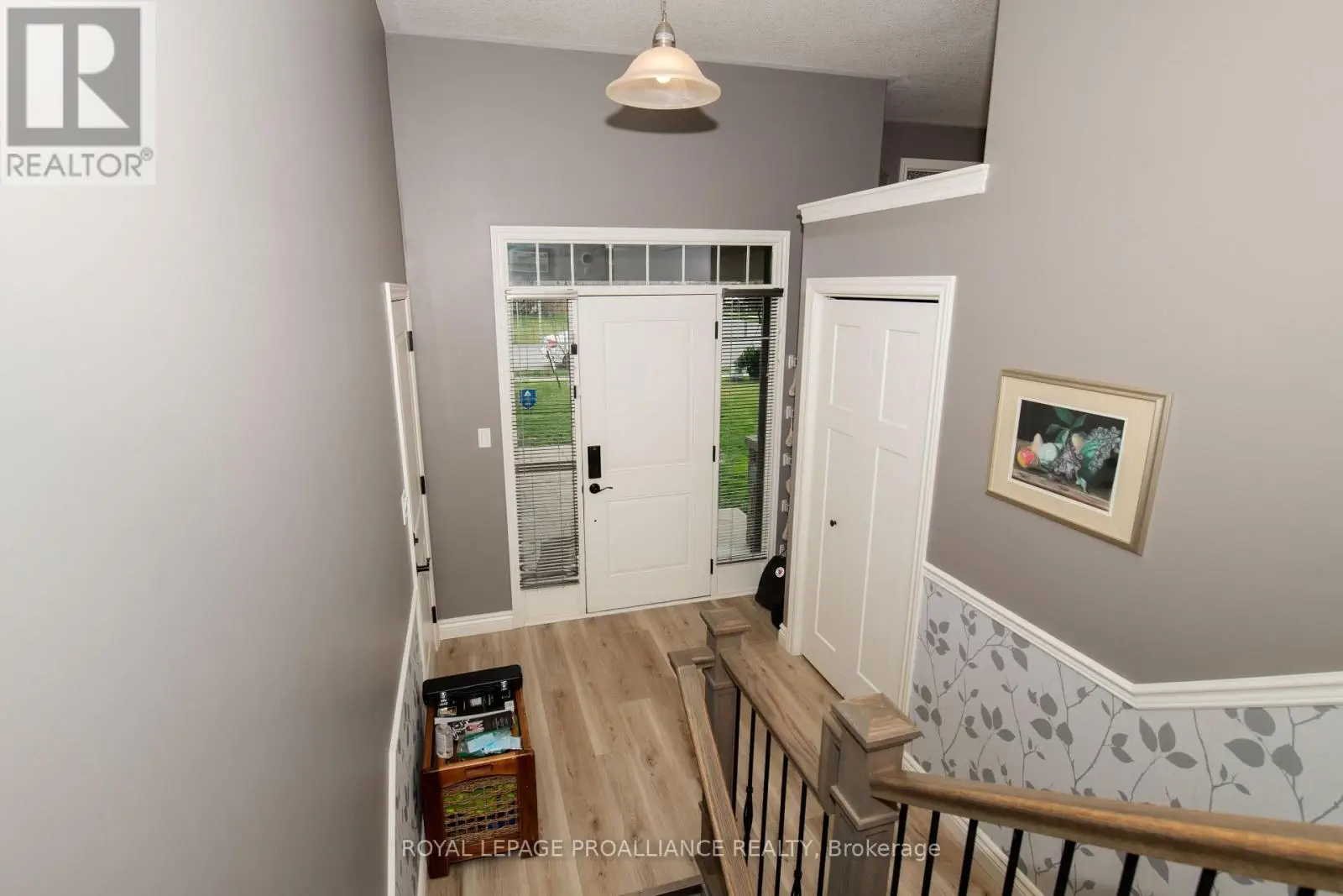 28 Butternut Court, Belleville, Ontario  K8P 0C5 - Photo 3 - X12116976