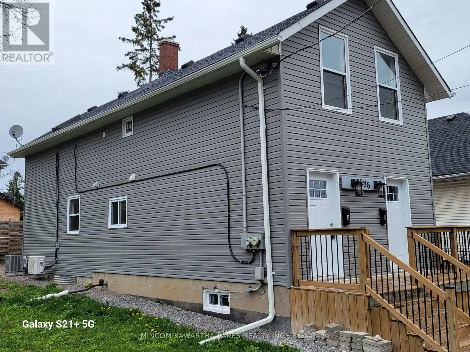 588 Wolfe Street, Peterborough Central, Ontario  K9J 2L8 - Photo 2 - X12117038