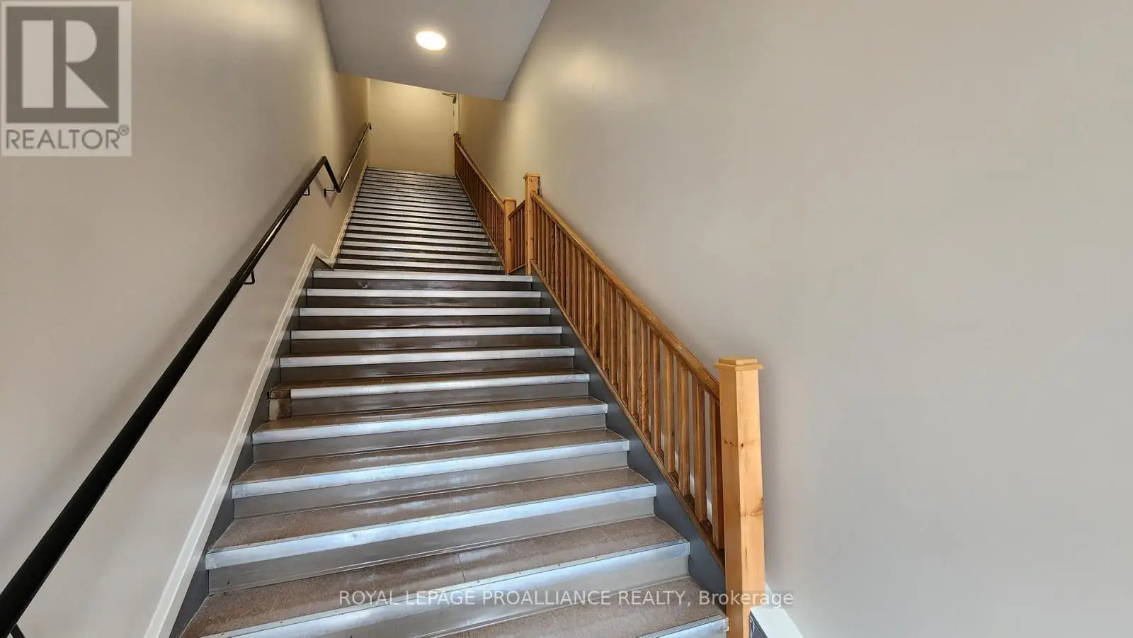 2 - 261 Front Street, Belleville, Ontario  K8N 2Z6 - Photo 3 - X12117042