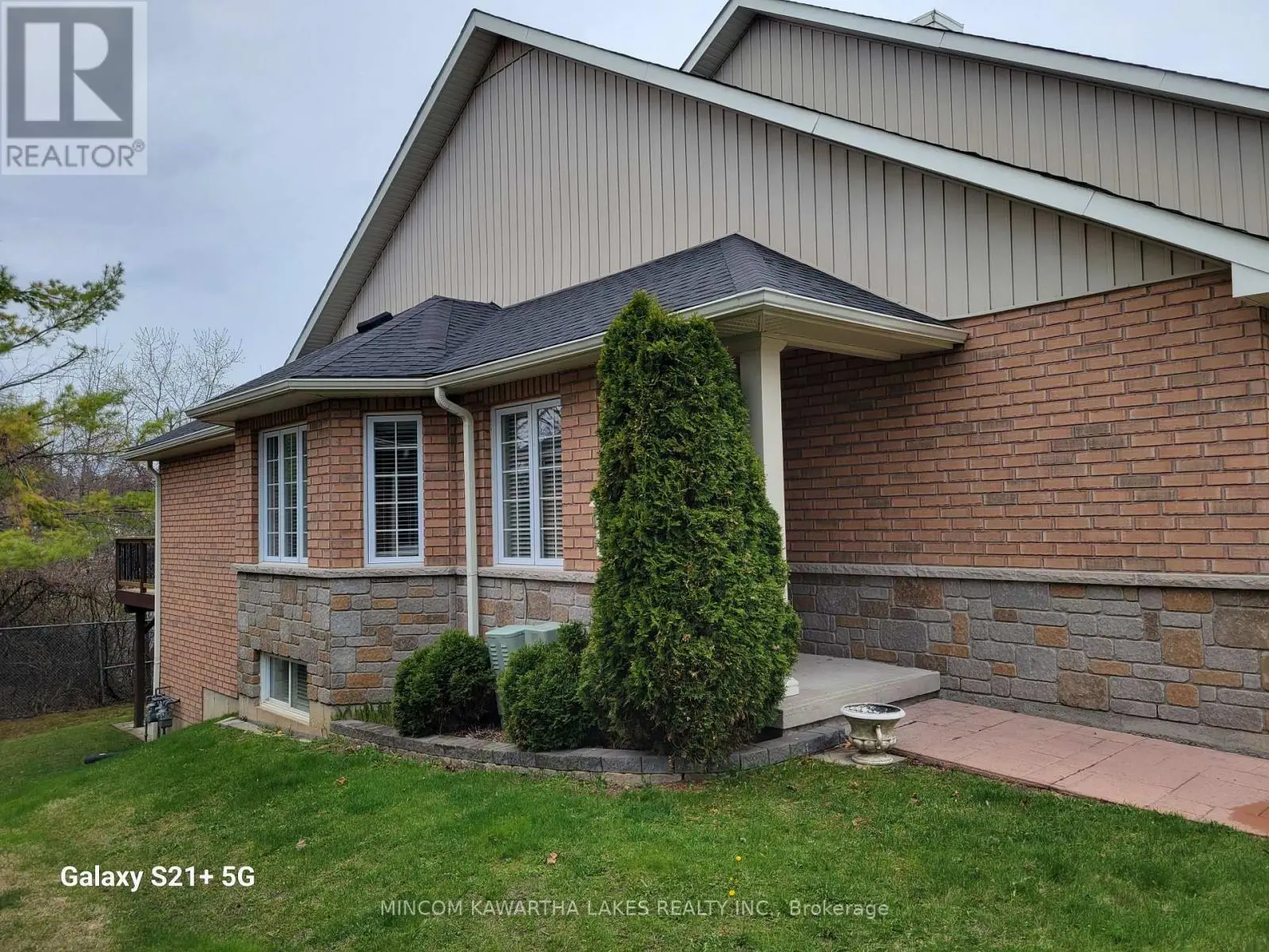 7 Village Crescent, Peterborough West, Ontario  K9J 8S7 - Photo 3 - X12004598