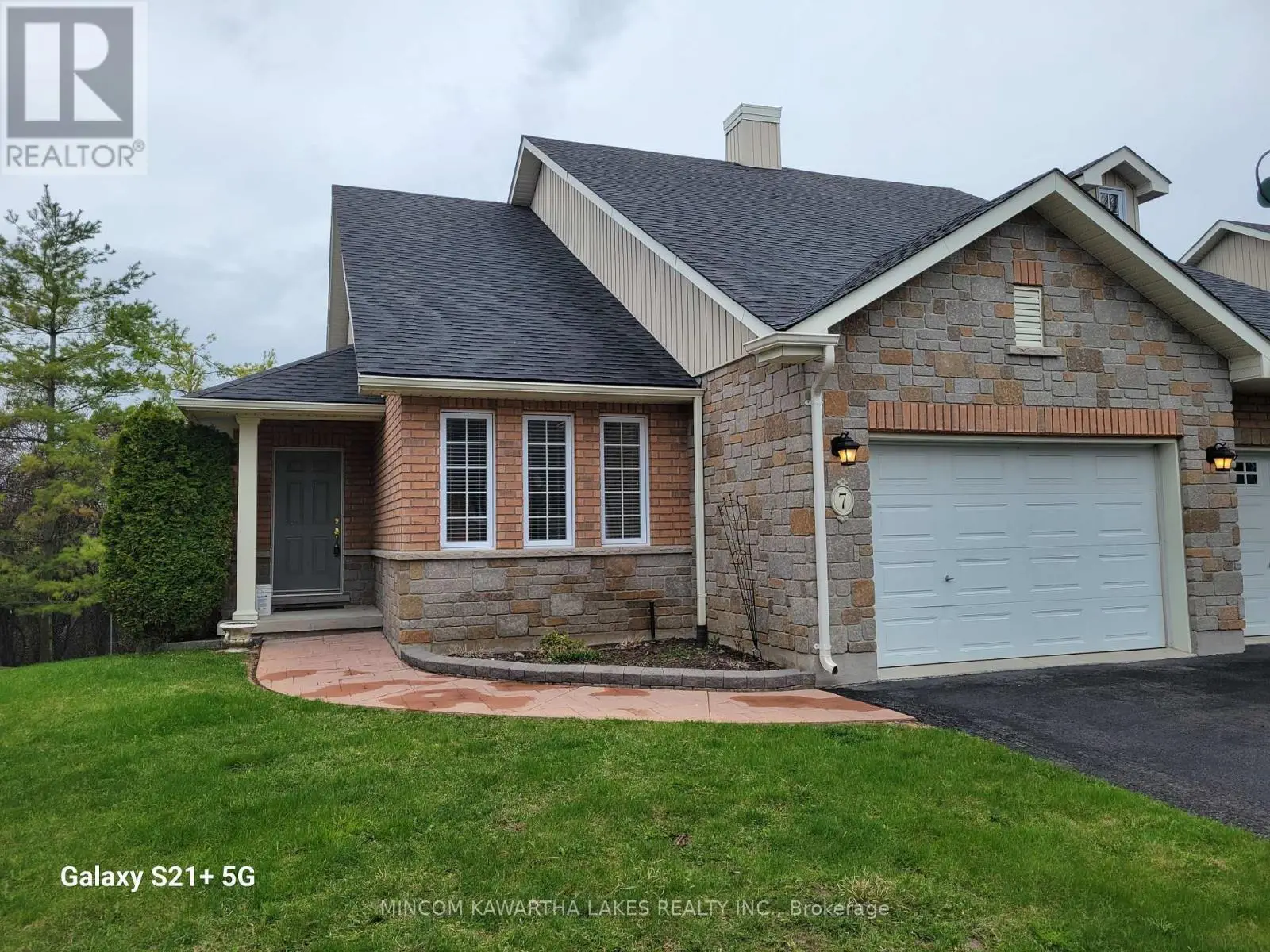 7 Village Crescent, Peterborough West, Ontario  K9J 8S7 - Photo 2 - X12004598