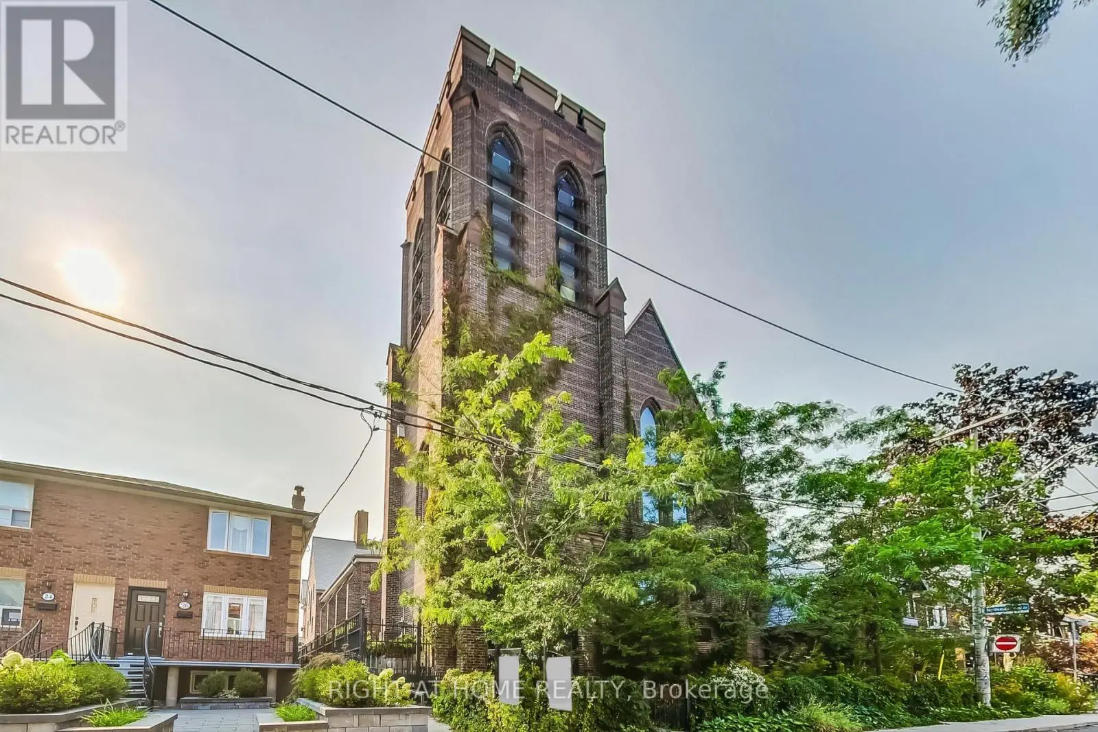 10 - 40 Westmoreland Avenue, Toronto, Ontario  M6H 2Z7 - Photo 2 - W12117512