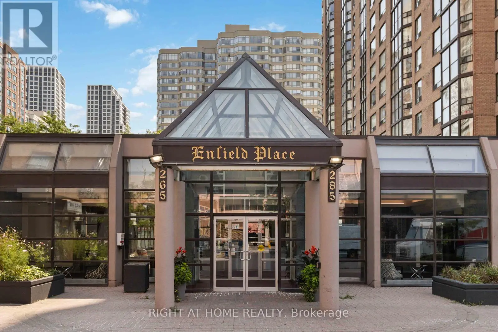 611 - 285 Enfield Place, Mississauga, Ontario  L5B 3Y6 - Photo 1 - W12119520