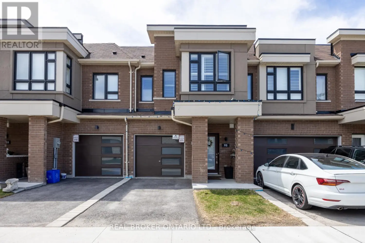 95 Caspian Square, Clarington, Ontario  L1C 7G3 - Photo 3 - E12119747