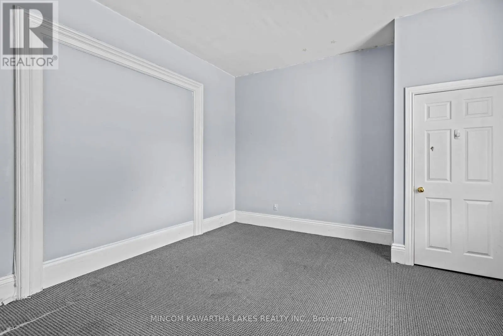 270 Sherbrooke Street, Peterborough Central, Ontario  K9J 2N6 - Photo 2 - X12120230