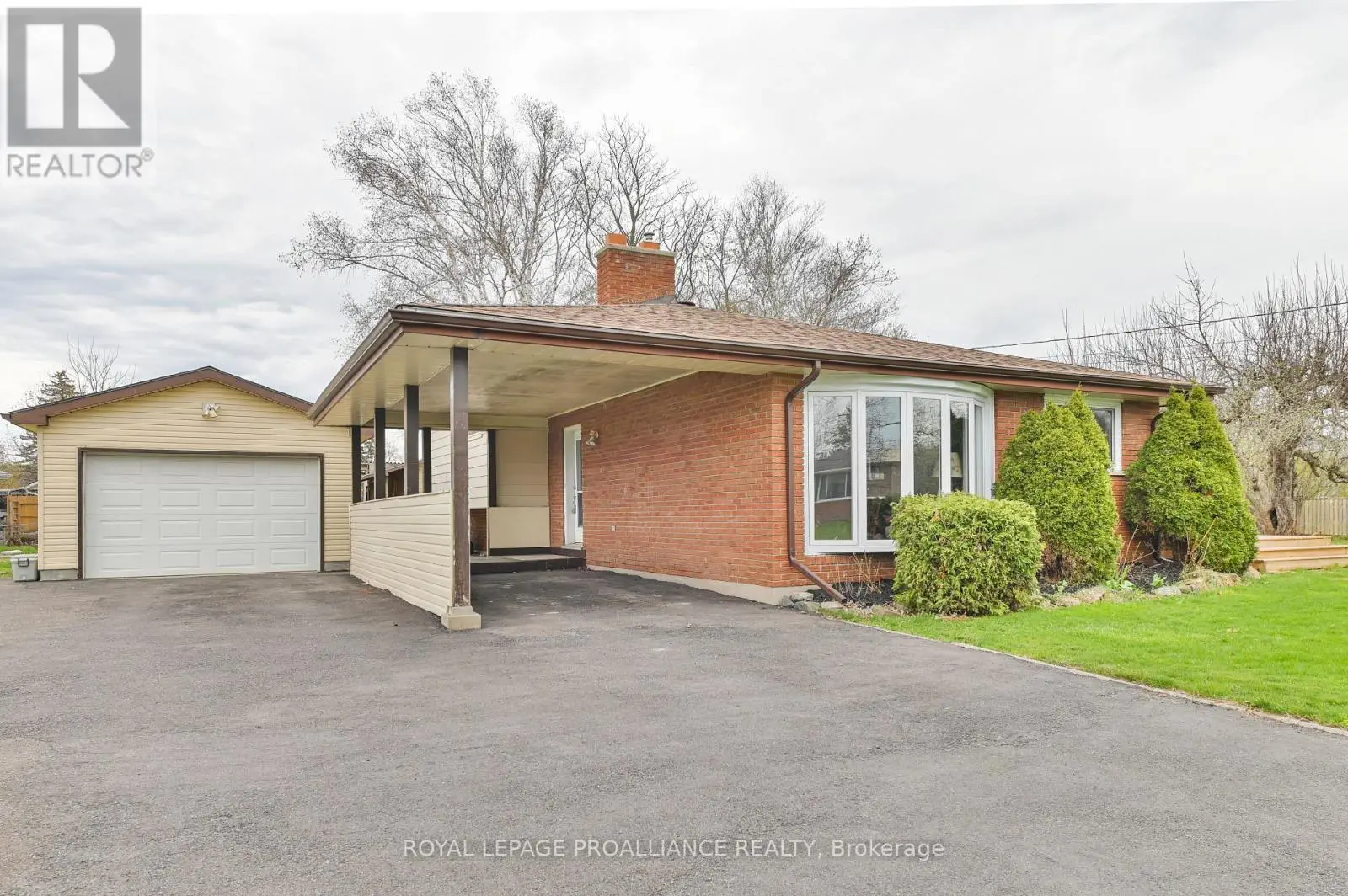 16 THURLOW DRIVE, Belleville, Ontario