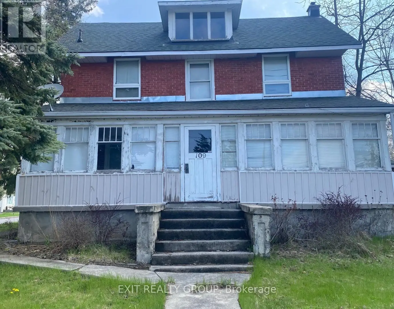 109 West Street, Quinte West, Ontario  K8V 2M3 - Photo 1 - X12120806