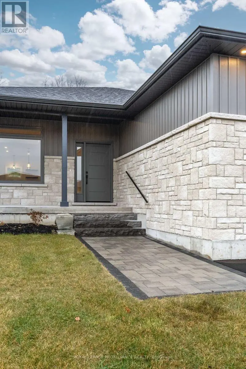 23 Schmidt Way, Quinte West, Ontario  K8V 0L5 - Photo 3 - X12121276