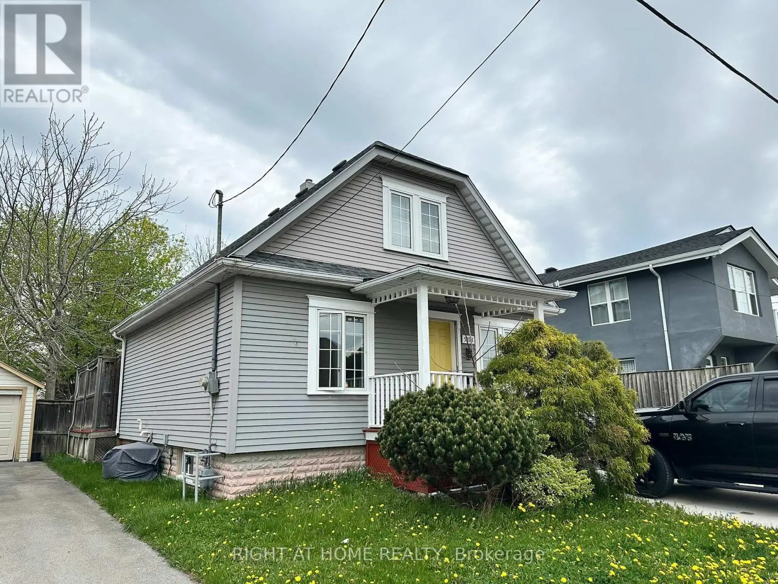 5893 Prospect Street, Niagara Falls, Ontario  L2G 1G9 - Photo 3 - X12122073