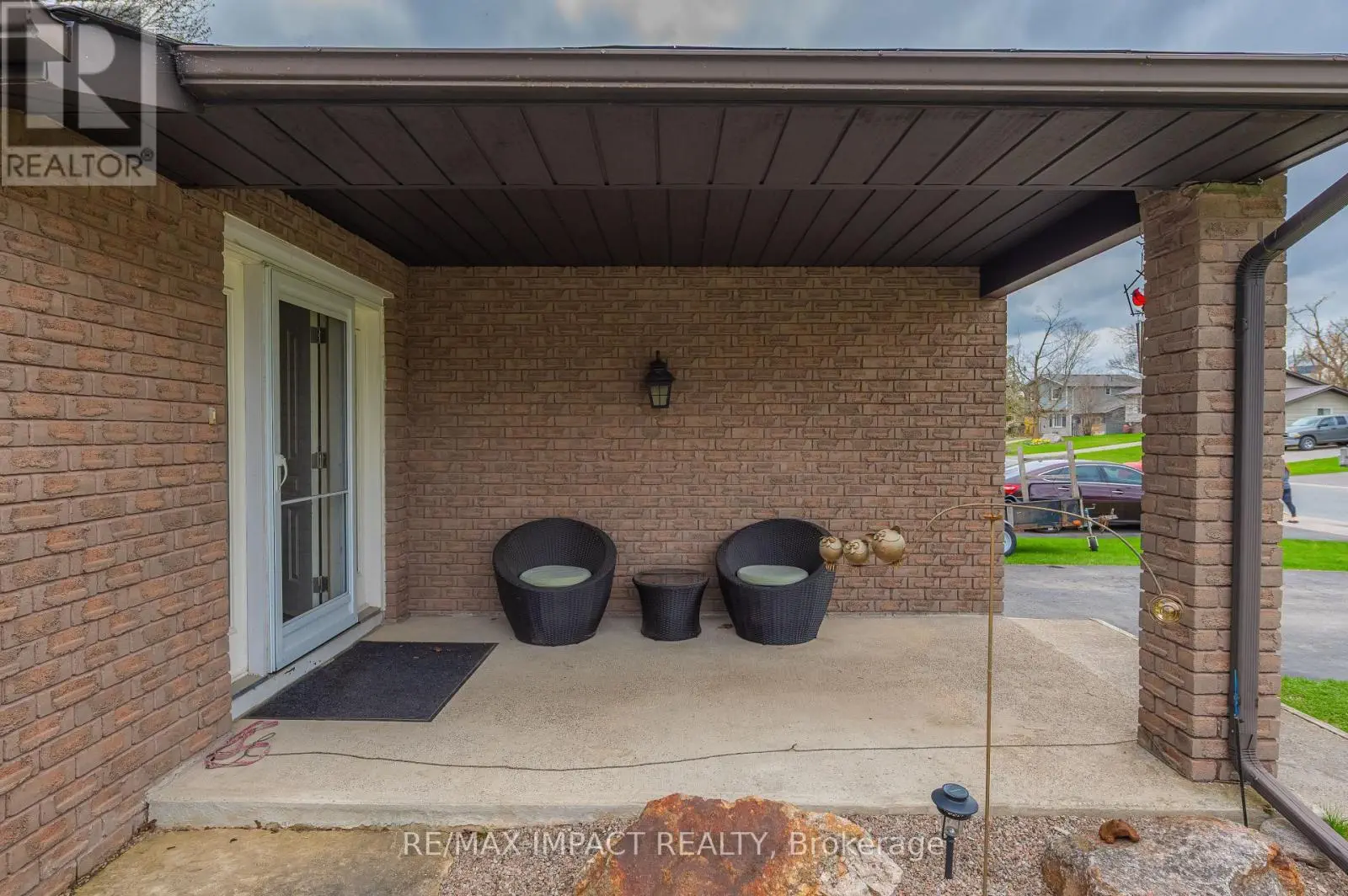 10 Cedartree Lane, Kawartha Lakes, Ontario  K0M 1A0 - Photo 3 - X12122333