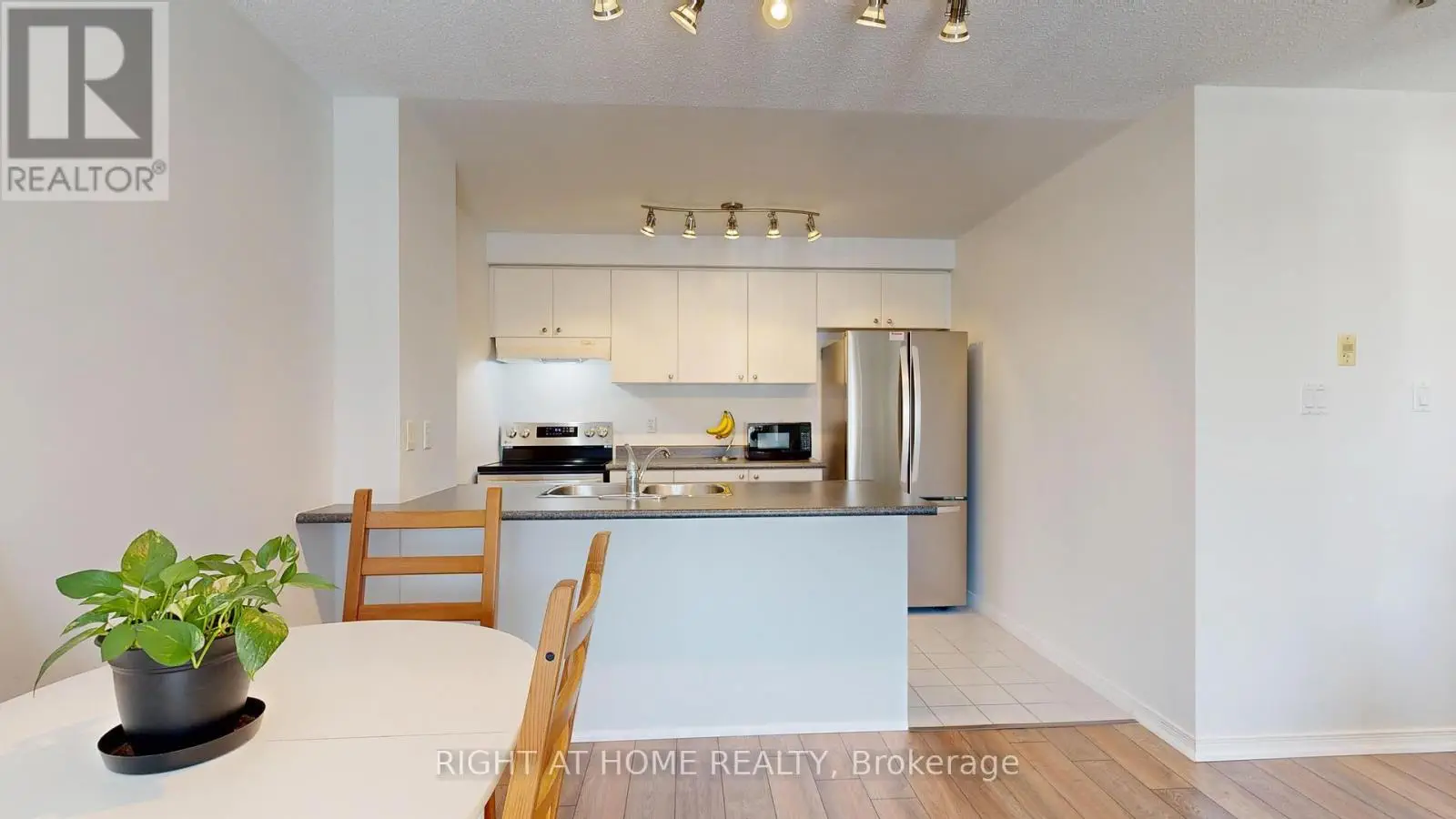 303 - 91 Aspen Springs Drive, Clarington, Ontario  L1C 5J9 - Photo 3 - E12123451