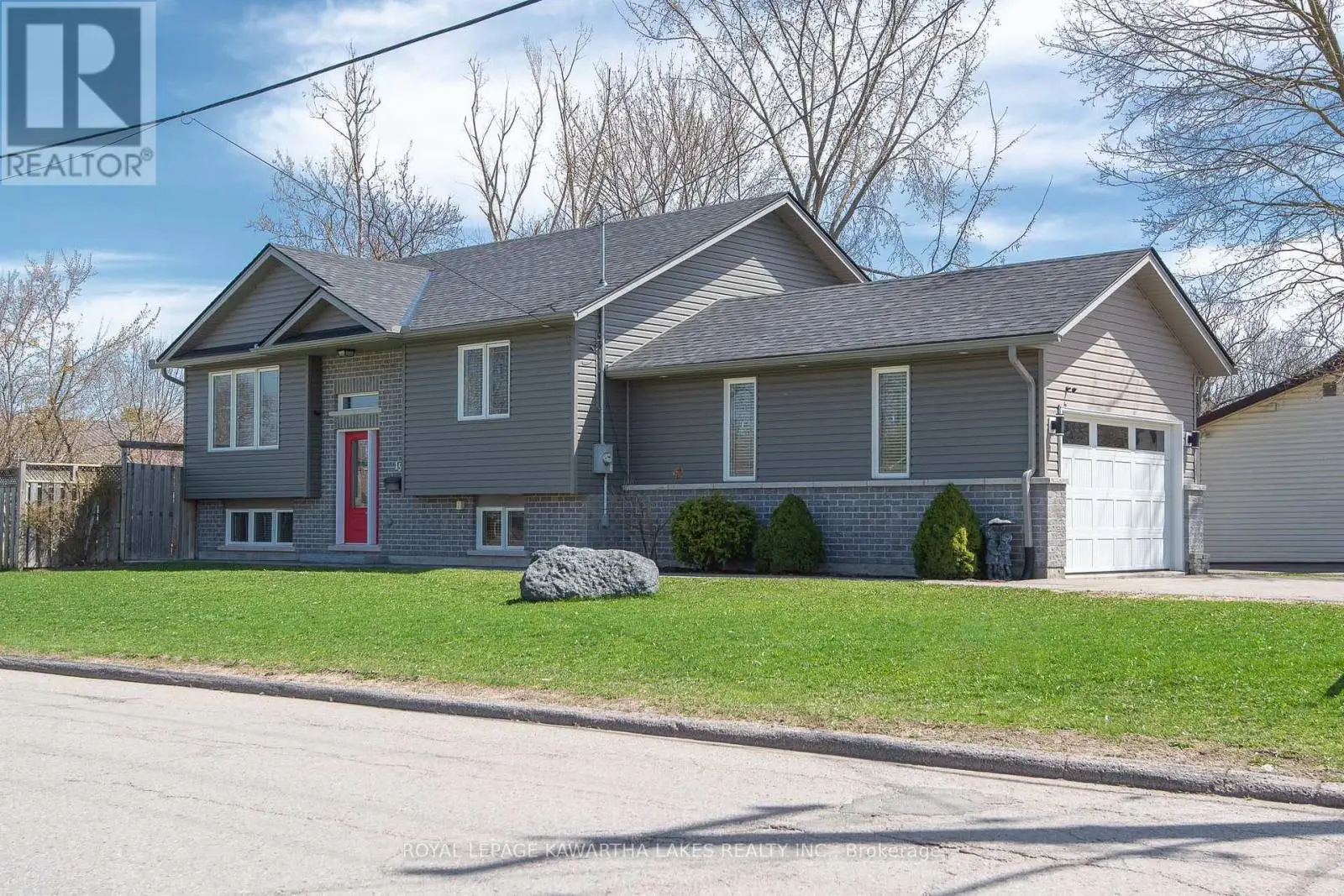 15 Durham Street E, Kawartha Lakes, Ontario  K9V 5R5 - Photo 1 - X12039622