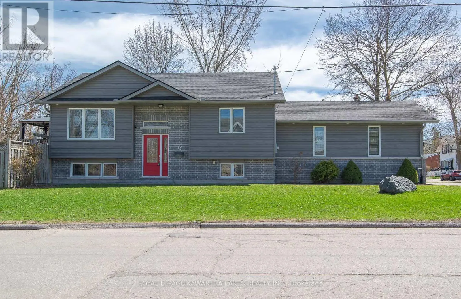 15 Durham Street E, Kawartha Lakes, Ontario  K9V 5R5 - Photo 2 - X12039622