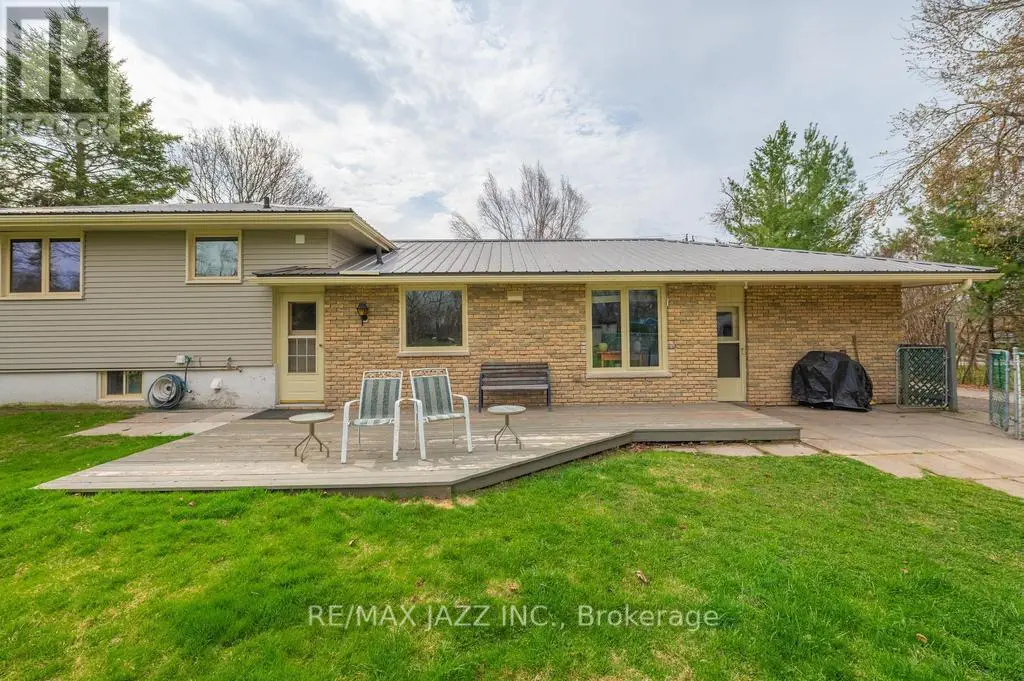 62 Manvers Drive, Kawartha Lakes, Ontario  L0B 1K0 - Photo 3 - X12122268