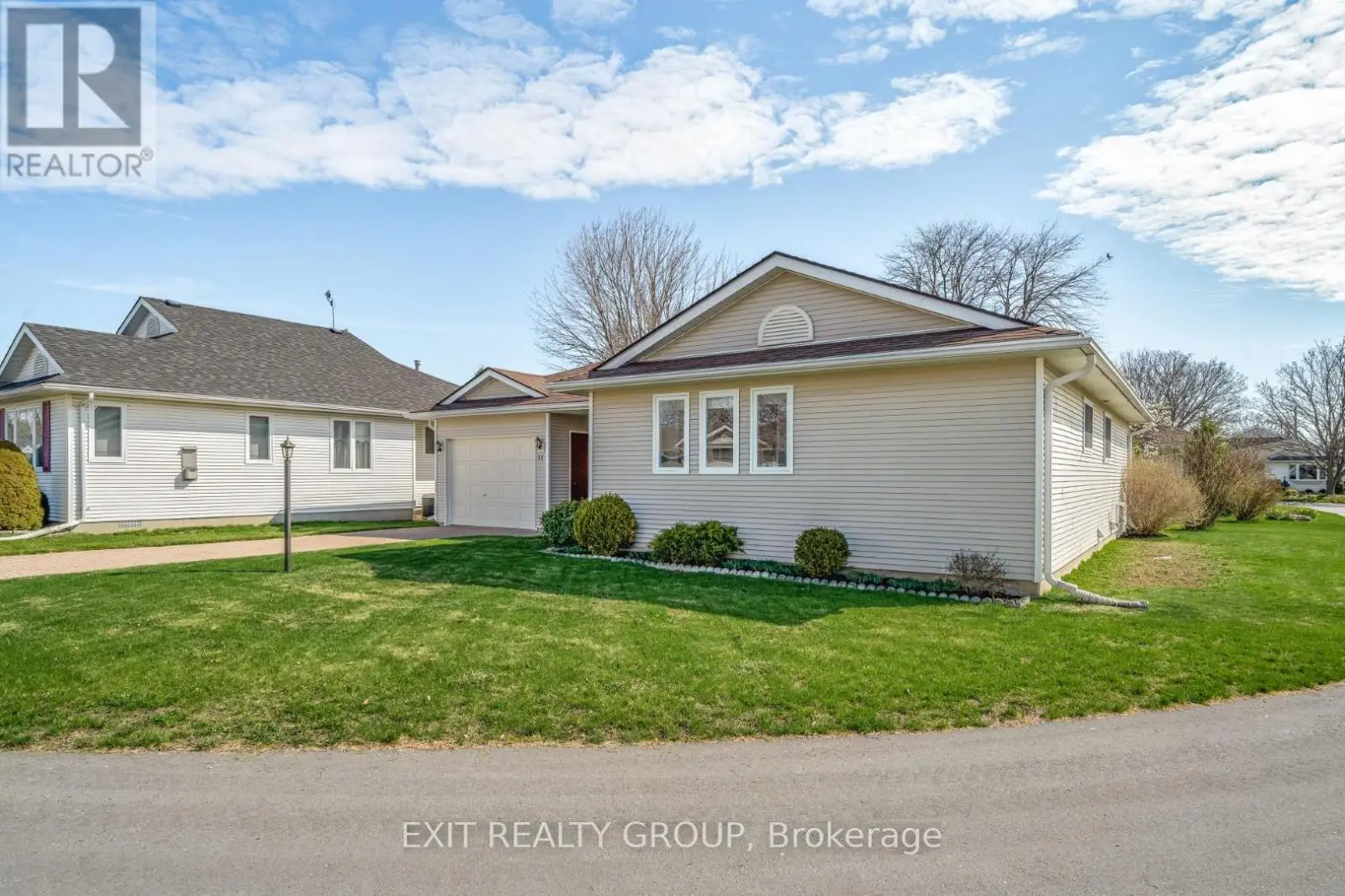 11 MONROE COURT, Prince Edward County, Ontario