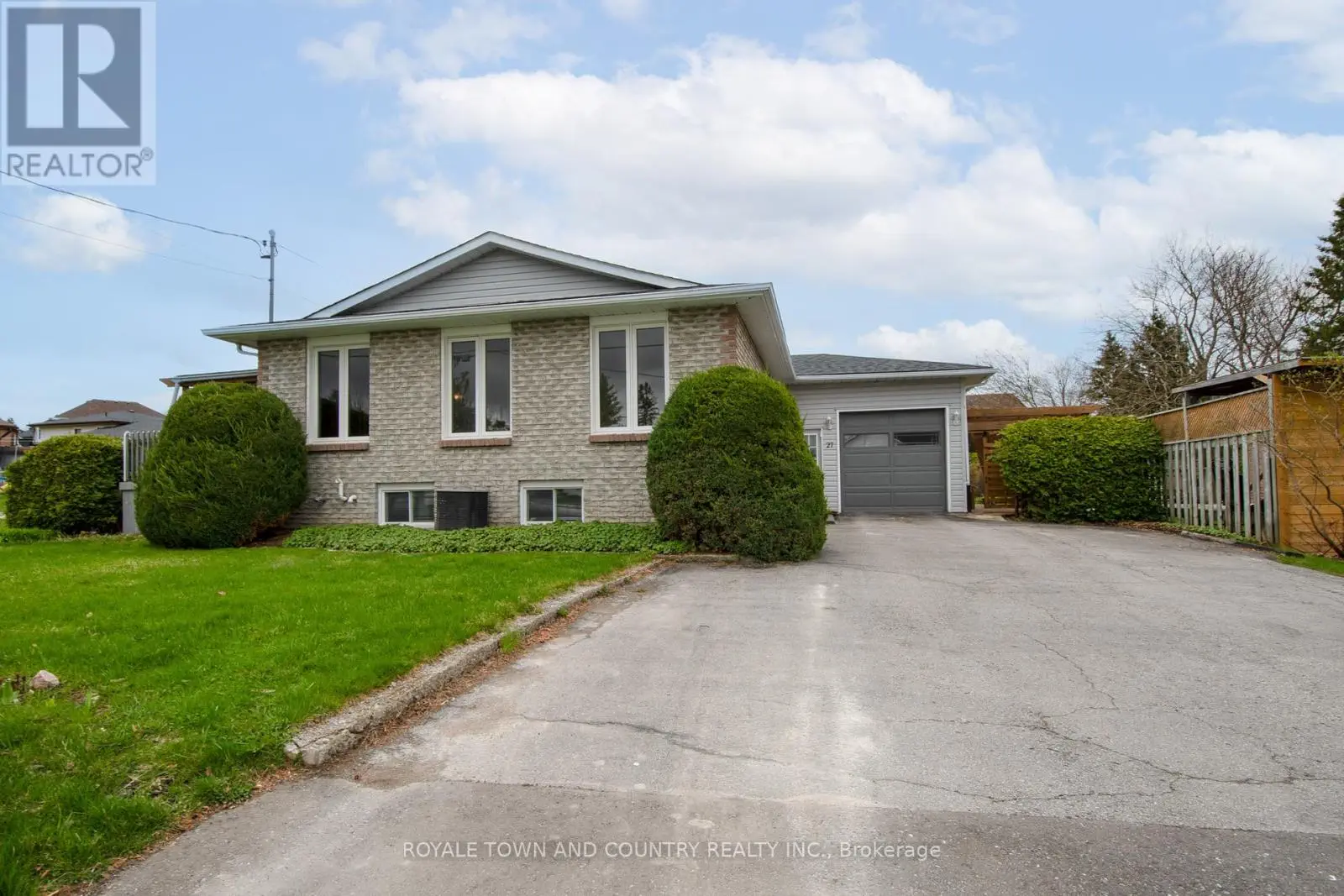 27 Hillside Drive, Kawartha Lakes, Ontario  K9V 1A3 - Photo 2 - X12124270