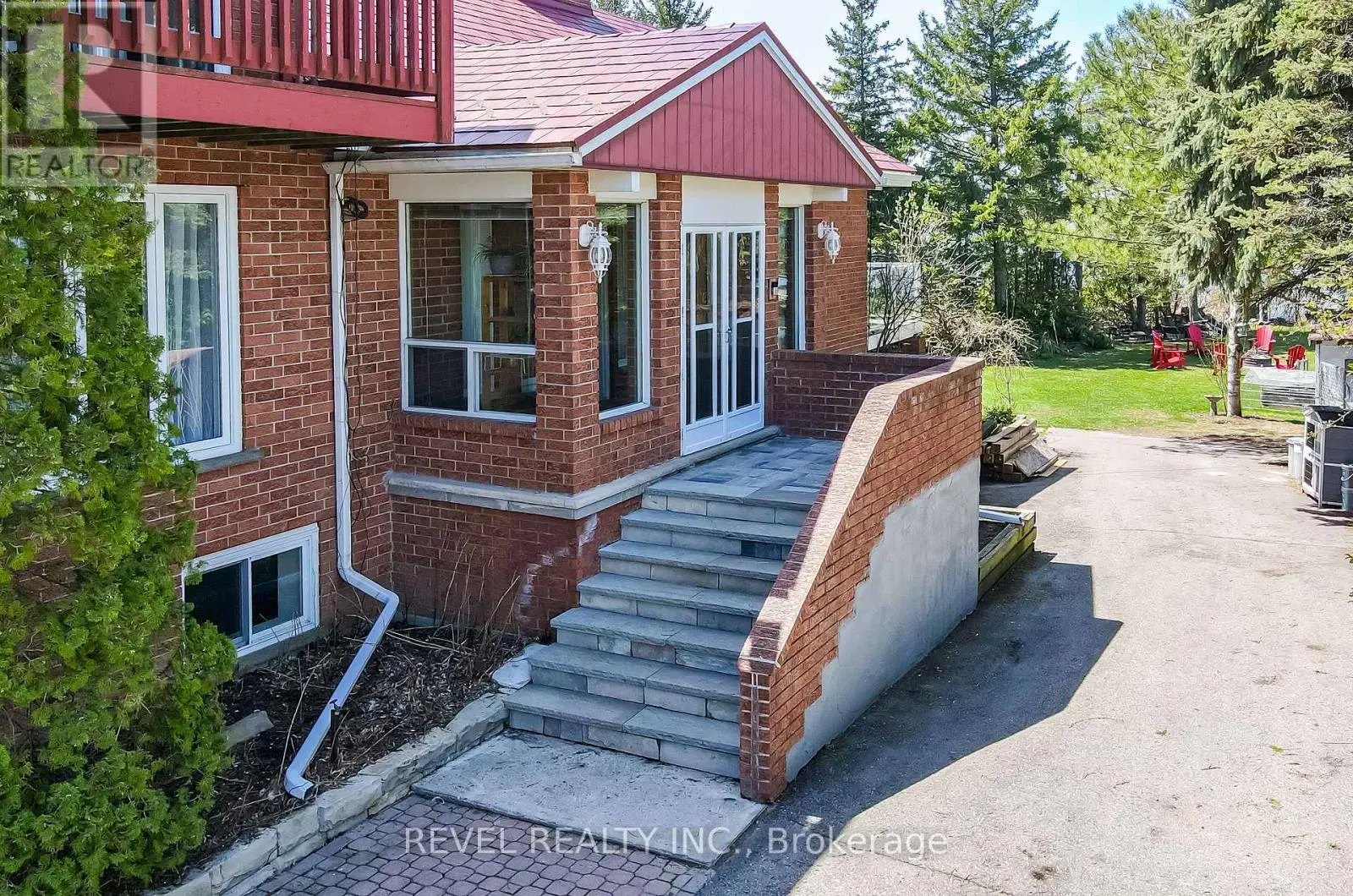 27 Cedar Crescent, Kawartha Lakes, Ontario  L0B 1K0 - Photo 2 - X12085797