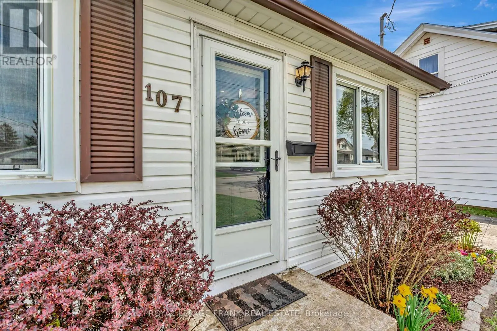 107 Fulton Street, Brantford, Ontario  N3R 4E9 - Photo 3 - X12124304