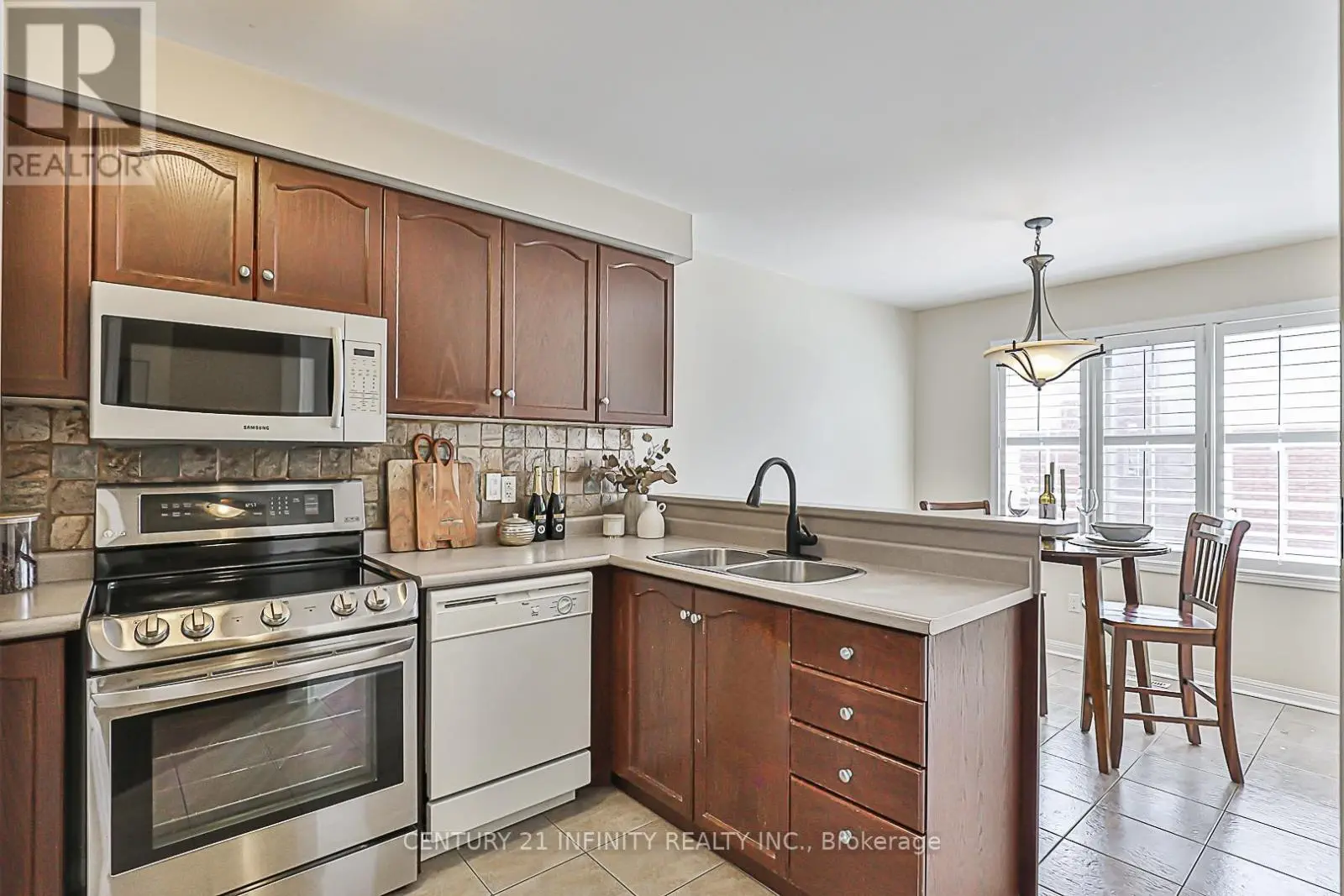 22 - 91 Salmon Way, Whitby, Ontario  L1N 9M9 - Photo 3 - E12116781