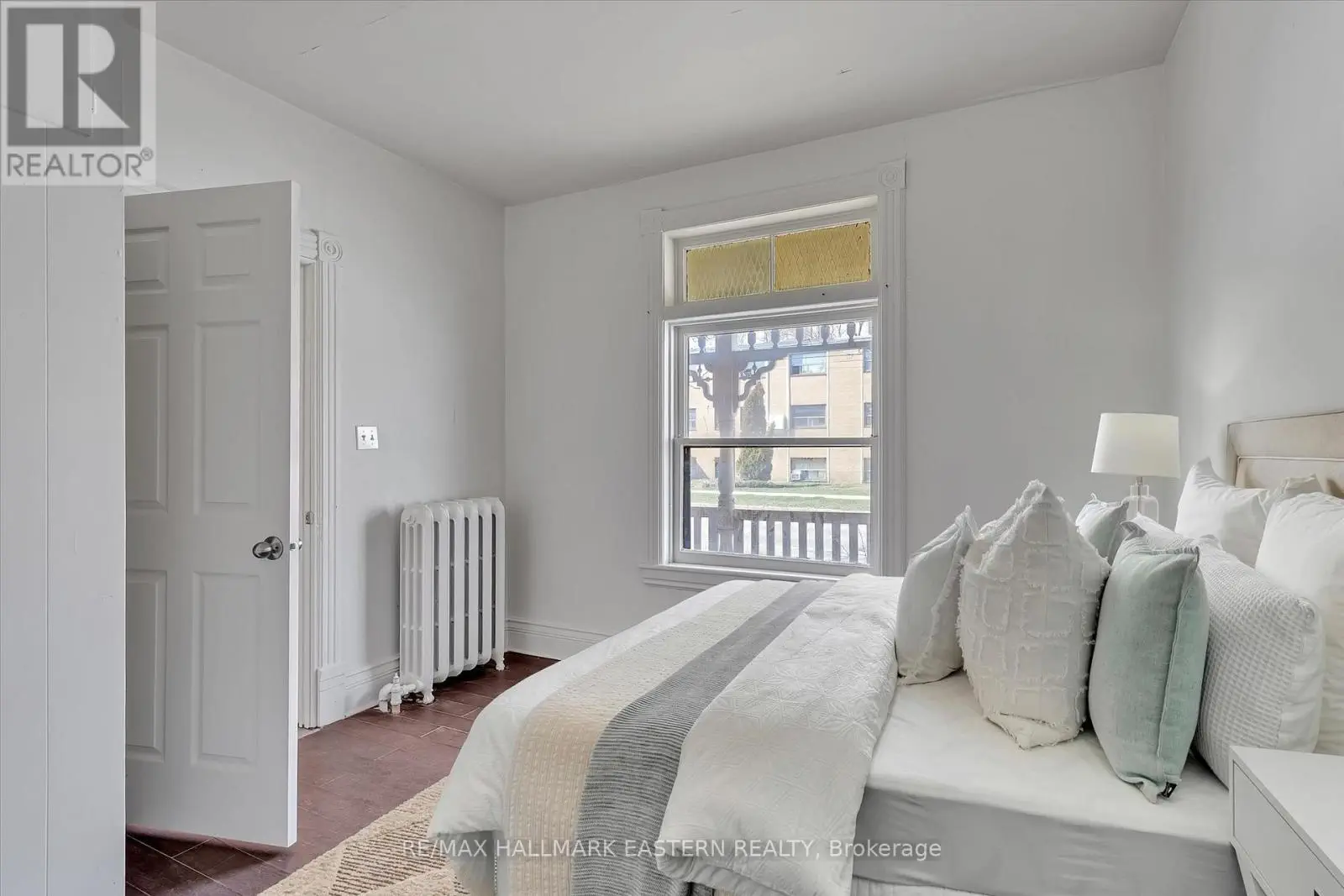 299 Mcdonnel Street, Peterborough, Ontario  K9H 2W6 - Photo 3 - X12124956