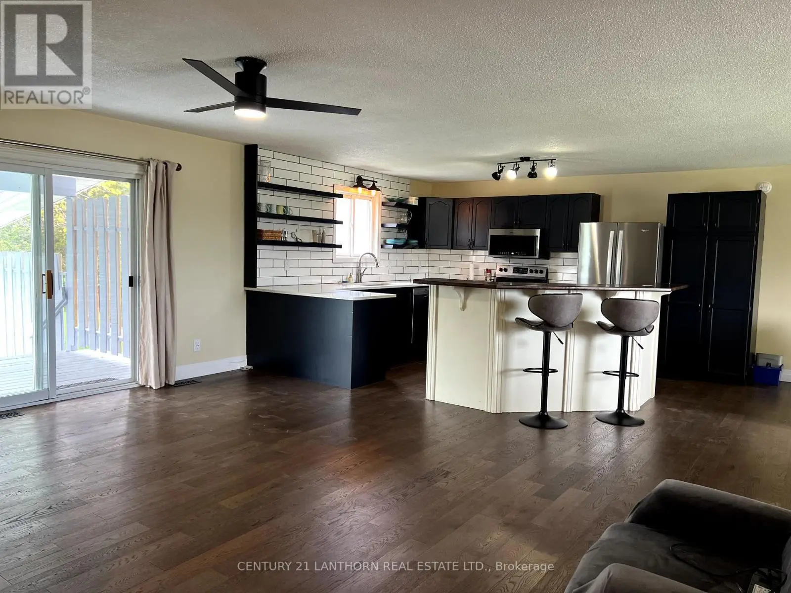 1-735 County Rd 28 Road N, Prince Edward County, Ontario  K8N 4Z7 - Photo 2 - X12125048