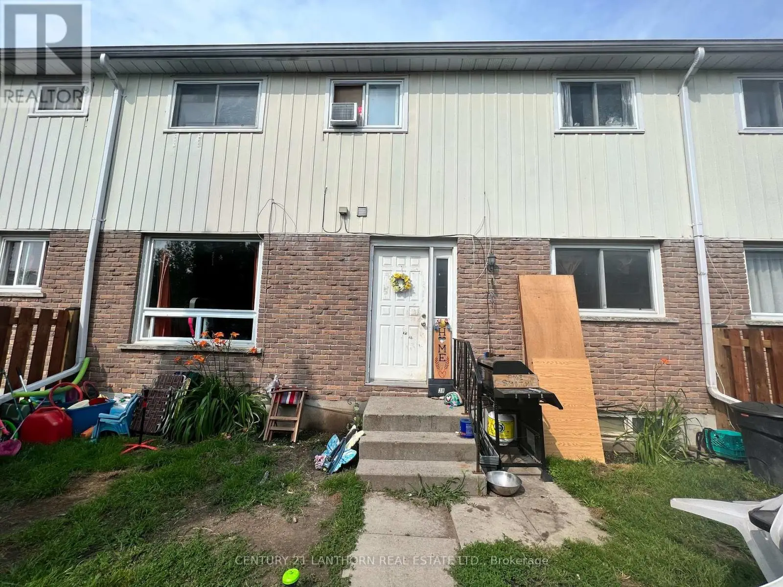 38 - 19 Tracey Park Drive, Belleville, Ontario  K8P 4R4 - Photo 2 - X12125722