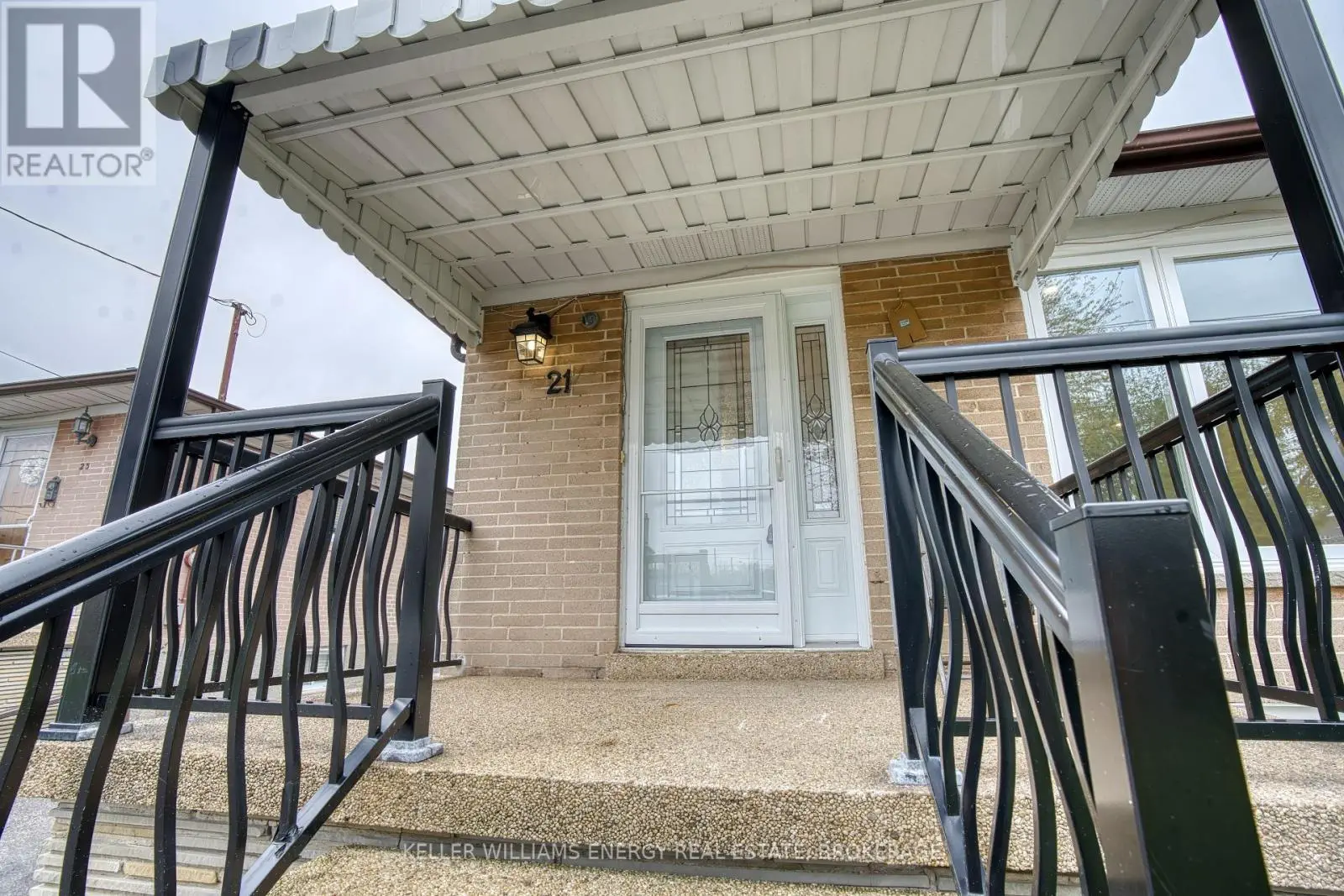 21 Neames Crescent, Toronto, Ontario  M3L 1K8 - Photo 3 - W12127023