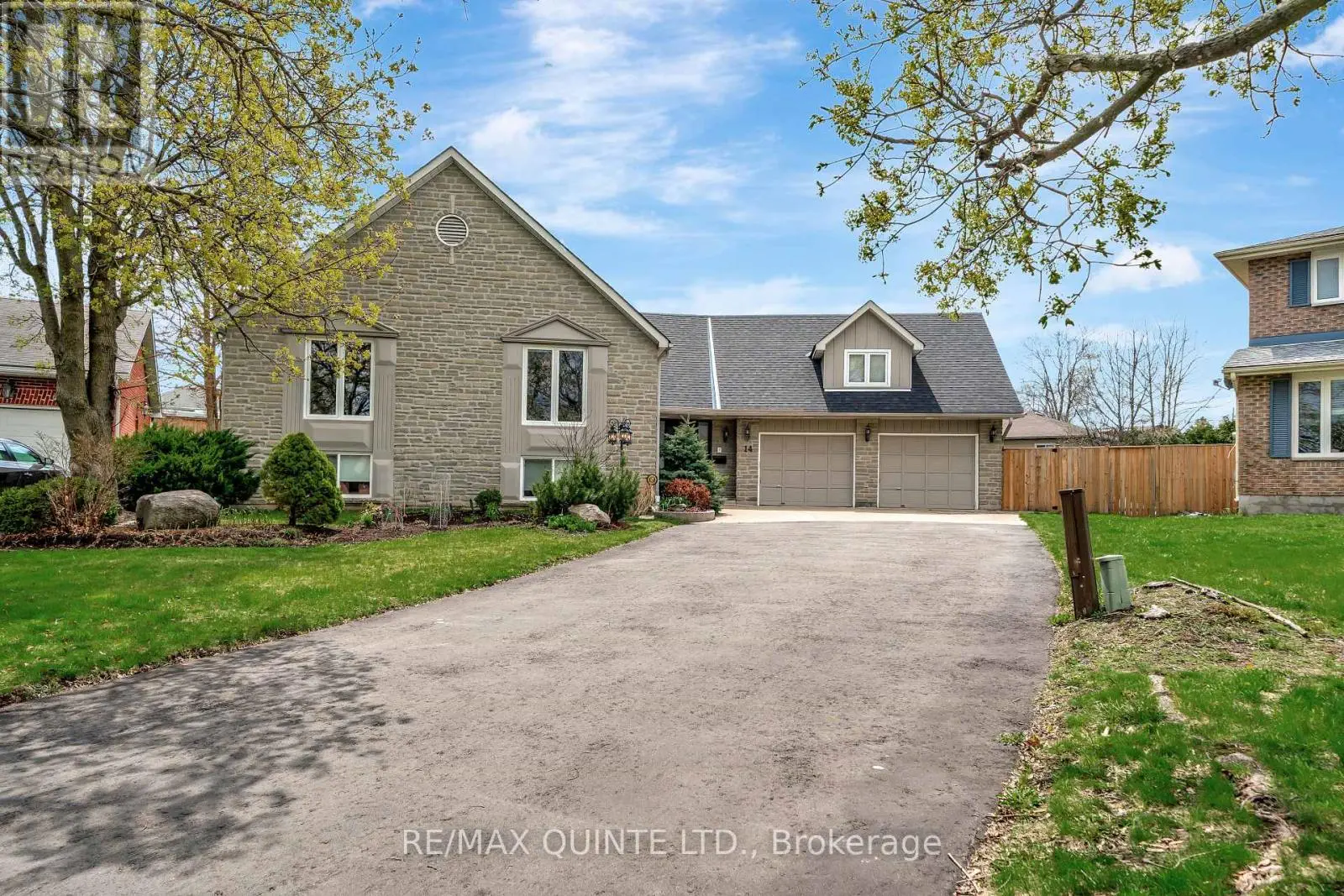 14 Thompson Court, Belleville, Ontario  K8P 5C3 - Photo 1 - X12128173