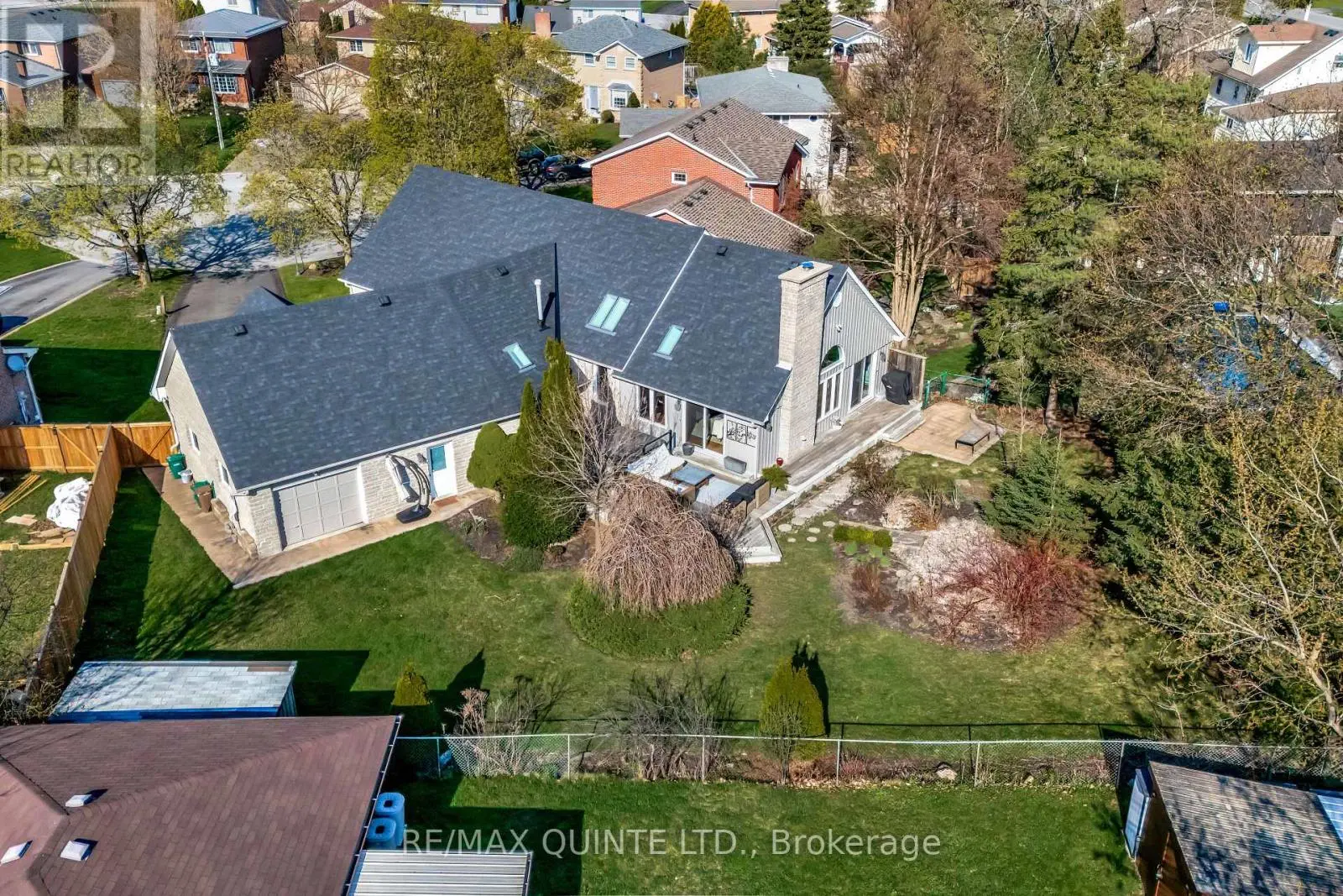 14 Thompson Court, Belleville, Ontario  K8P 5C3 - Photo 2 - X12128173
