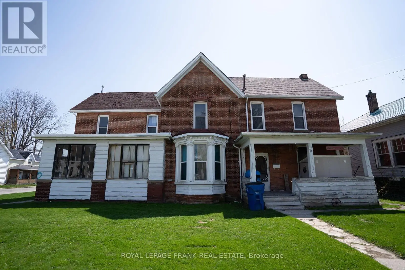 48 - 50 Lorne Avenue, Chatham-Kent, Ontario  N7M 1R9 - Photo 1 - X12128313